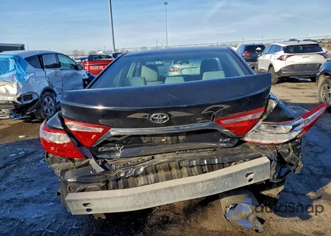 2016 Toyota Camry Le z USA, uszkodzony, nr VIN 4T4BF1FK9GR565860